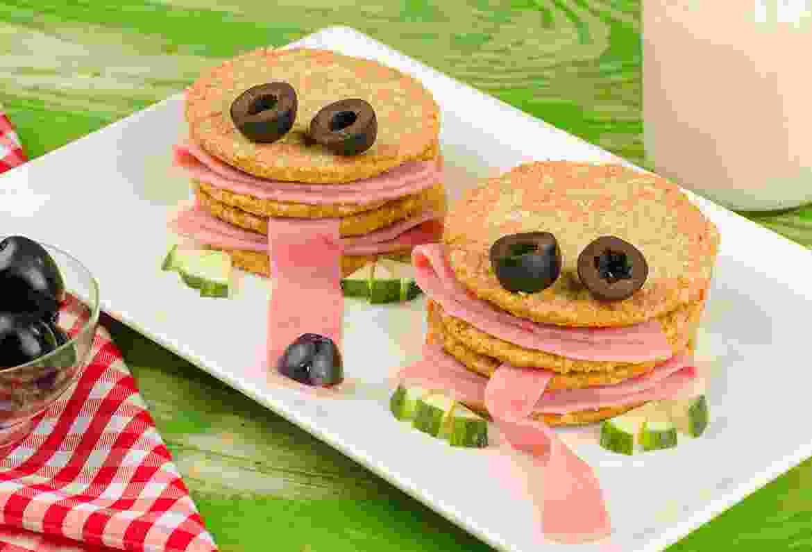 Frankie, Mayonnaise and olives